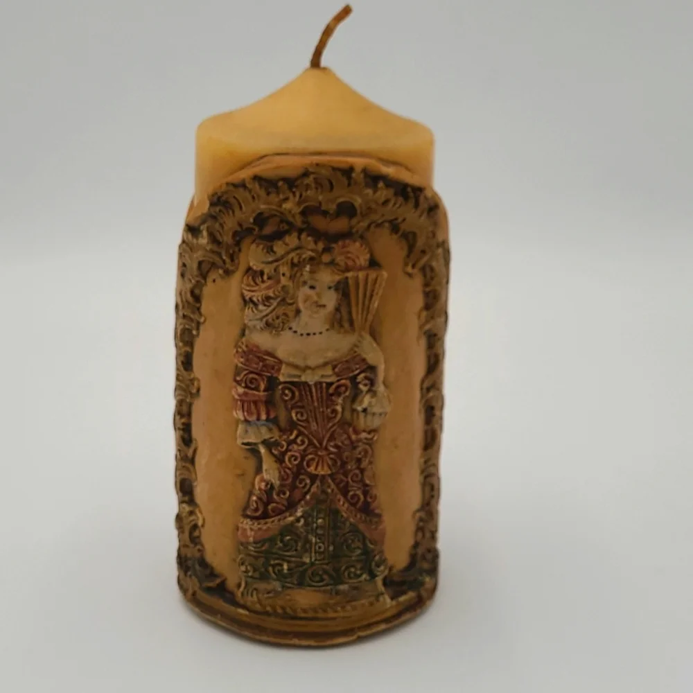 Vintage‎ Embossed Candle